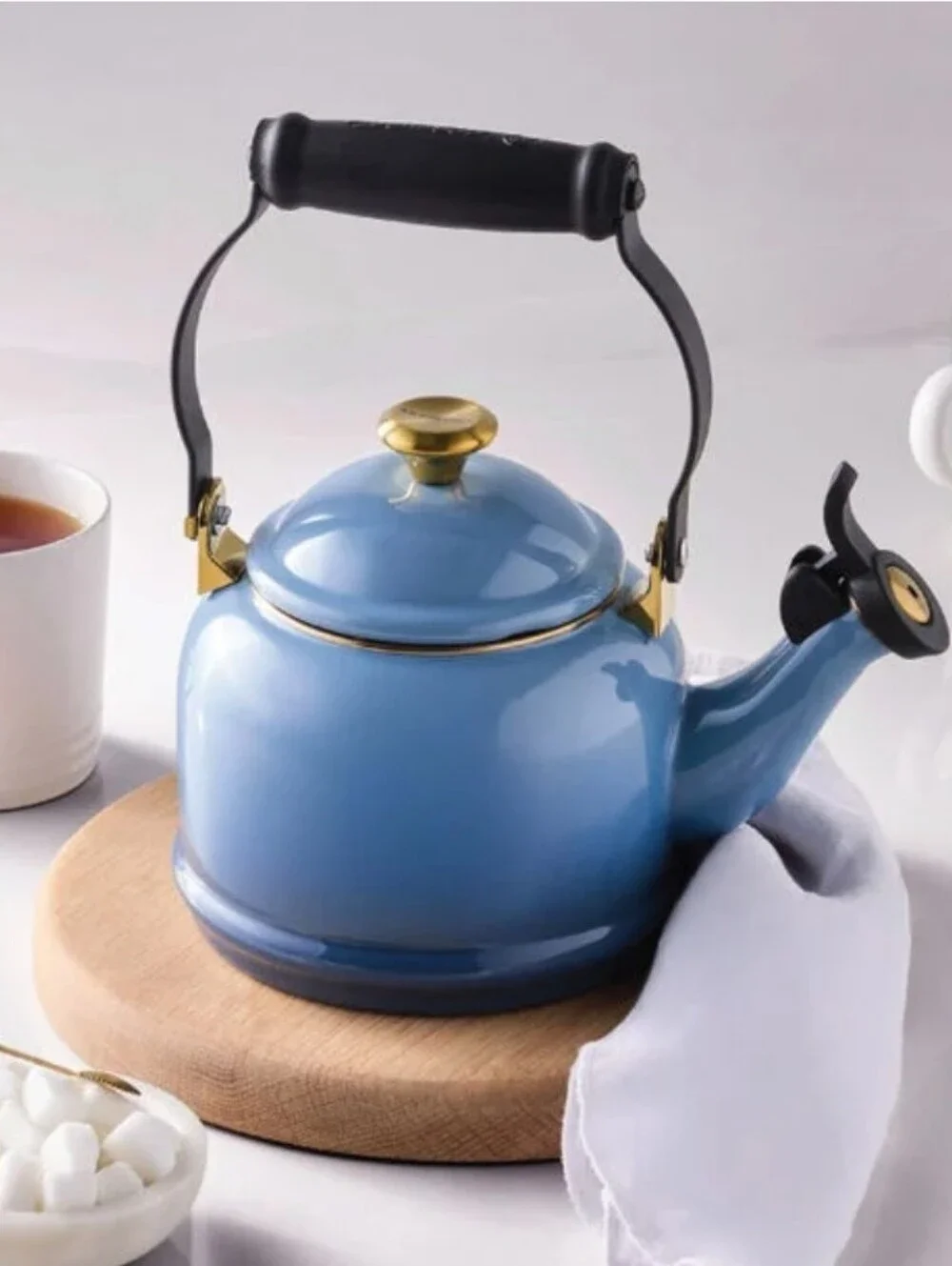 Le Creuset FIRE! NIB! 1.25QT(1.1L) Demi Kettle w/Gold Knob in Chambray. R2S!